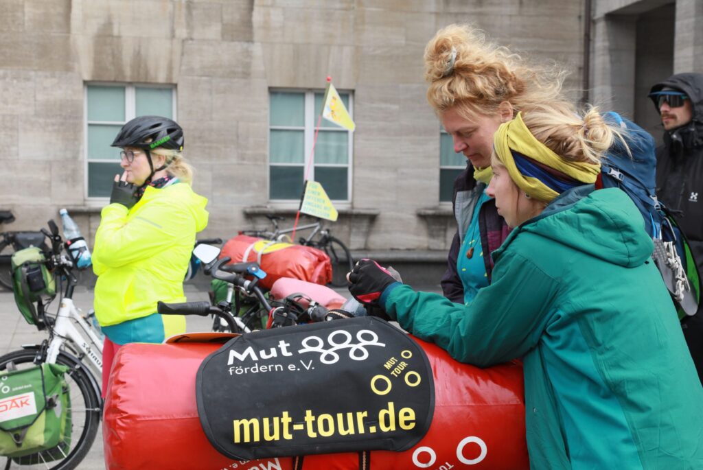 Menschen, die sich für mehr Wissen und Mut im Umgang mit psychischen erankungen einsetzen
